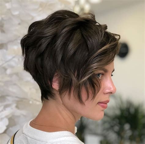 coiffure cheveux mi court|tendance cheveux court 2023.